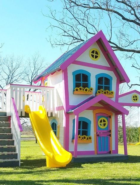 Kids Playhouse Outdoors Interior, Kids Playhouse Ideas, Playhouse With Loft, Playhouse Decor, Custom Playhouse, Disney Frozen Toys, Kids Playhouse Outdoors, Disney Play, Baby Play Areas