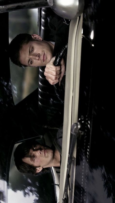 Supernatural S1 Aesthetic, Dean E Sam Winchester, Supernatural Computer Wallpaper, Deans Impala, Sam And Dean Winchester Wallpapers, Supernatural Wallpaper Laptop, Dean Winchester Aesthetic Wallpaper, Supernatural Wallpaper Aesthetic, Supernatural Wallpaper Iphone