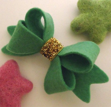 Diy Hairbands, Diy Hair Accessories For Women, Diy Leather Bows, Felt Hair Bows, Felt Hair Accessories, Baby Hair Brush, Hair Bow Ideas, School Hair Bows, Hair Accessories Storage