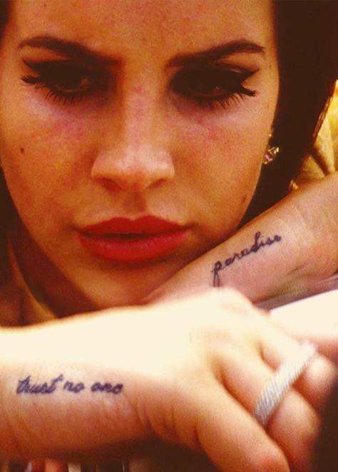 Lana del reys tattoos "Trust no one" "Paradise" I LOVE her and am in LOVE with the placement of this cute, simple tattoo. Although that's nothing I would ever get I would get something similar! Lana Del Rey Tattoos, Hand Quotes, Paradise Tattoo, Petit Tattoo, Trust No One, Lana Del Ray, Celebrity Tattoos, Little Tattoos, Piercing Tattoo