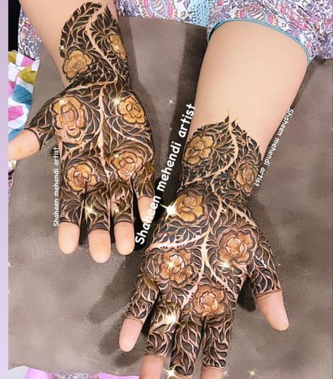 Just Engaged Mehndi Design, Arabic Bridal Mehndi Designs, Beautiful Mehndi Designs, Circle Mehndi, Bridal Henna Designs, Latest Simple Mehndi Designs, Circle Mehndi Designs, Mehndi Design Photos, Mehndi Art Designs