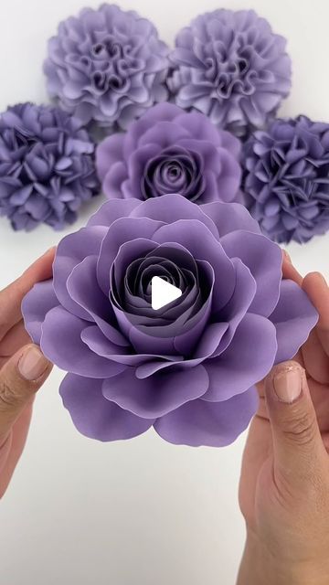 Paper Flowers Craft Tutorial, Paper Rose Template, Rose Template, Paper Flower Art, Personalised Gifts Diy, Paper Bouquet, Flowers Craft, Pinterest Diy Crafts, A Bouquet Of Flowers