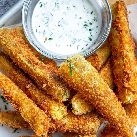 Best Fried Pickles Recipe, Best Fried Pickles, Pickles Fried, Fried Pickle Spears, Fried Dill Pickles, Deep Fried Pickles, Fried Pickles Recipe, Pickles Recipe, 100 Calorie Snacks