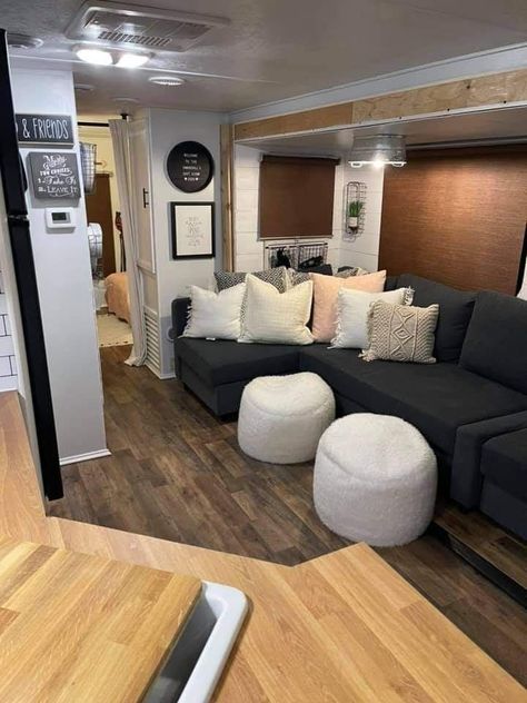 Grey Trailer Interior, Rv Sunroom Ideas, Camper Living Room Ideas, Rv Remodel Ideas Rv Interior, Reno Camper, Rv Color Schemes, Camper Decorating, Rv Living Room, Rv Remodeling