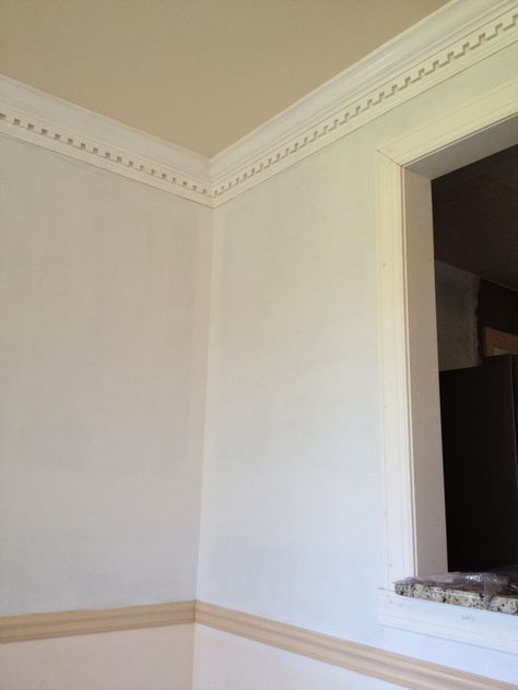 First coat on Dentil Moulding - how to paint it the easy way! Dentil Molding, Dentil Crown Molding, Wall Trim Molding, Vintage Hutch, Dentil Moulding, Pillar Holders, French Country Dining Room, Pvc Moulding, 1950s House