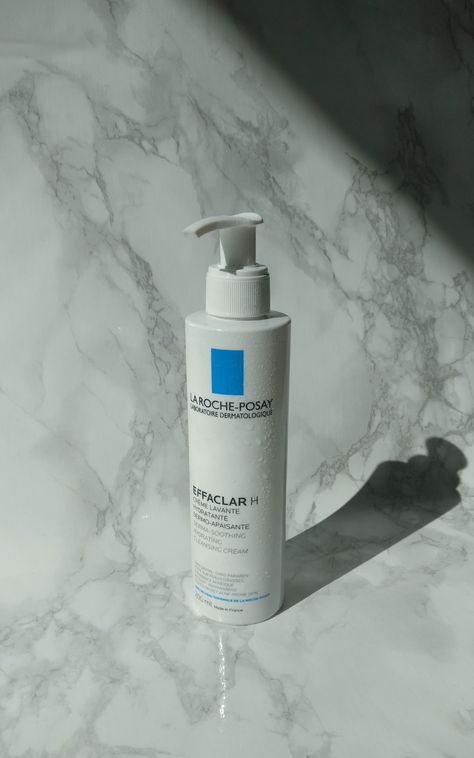 La Roche Posay Effaclar H Hydrating Cream Cleanser | Chat with Fred chatwithfred.wordpress.com Oil Free Face Wash, Face Wash For Oily Skin, Summer Skincare Routine, Spa Girl, Skincare Store, La Roche Posay Effaclar, Cleanser For Oily Skin, Body Hygiene, Hydrating Cleanser