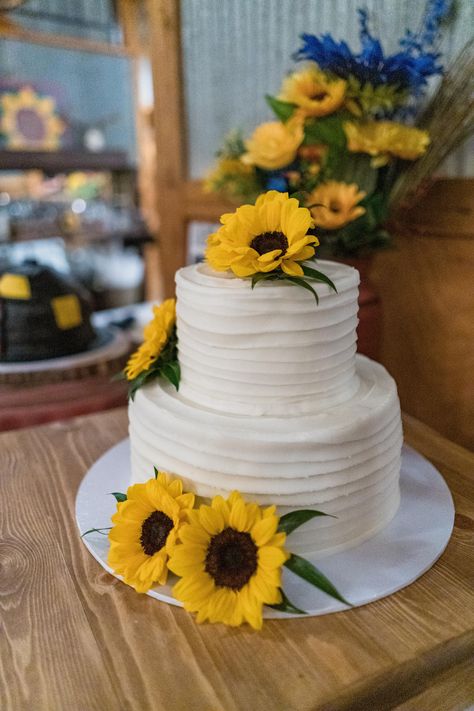 Simple Wedding Cake With Sunflowers, Small Sunflower Wedding Cake, Simple Sunflower Wedding Cake, Sherry Cakes, Wedding Cake With Sunflowers, Biblical Wedding, Sunflower Weddings, Wedding Sheet Cakes, Wedding Cake Trends