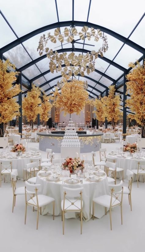 Glass Venue Wedding, Clear Tented Wedding, Indoor Glass Wedding Venues, Glass Event Hall, Clear Event Tent, Weddings Decorations Elegant Romantic, Event Venue Design, Event Venue Spaces, Wedding Venues Indoor