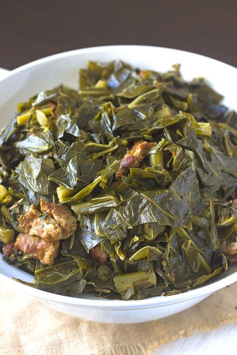 Southern Style Collard Greens, Southern Collard Greens, Smoked Turkey Legs, Collard Greens Recipe, Turnip Greens, No Sugar Foods, Southern Cooking, Smoked Turkey, Collard Greens