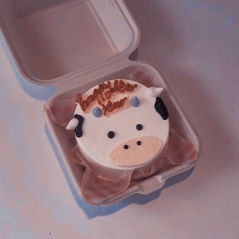 Month Cake, Cake Bento, Cow Cakes, Candy Birthday Cakes, Bento Cakes, Pastry Design, Cake Cafe, Farm Cake, Mini Tortillas