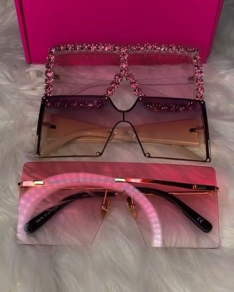 Cute Sunnies, Boujee Accessories, Baddie Glasses, Baddie Accessories, Bling Glasses, Pretty Sunglasses, Expensive Jewelry Luxury, Trendy Glasses, Cute Sunglasses