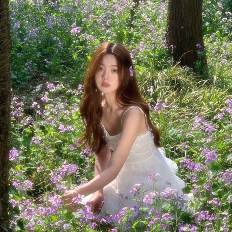 Fairy Theme Birthday Photoshoot, Creative Photoshoot Locations, Senior Photo Outfits Spring, Iu Flower, Birthday Photoshoot Outdoor, Flower Garden Photoshoot, Garden Photoshoot Ideas, Korean Photoshoot, Debut Photoshoot