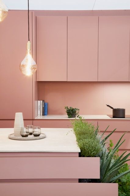 Blush Kitchen, Mexican Kitchen Style, Pink Kitchen Ideas, Pink Kitchens, Contemporary Victorian, Handleless Kitchen, Hospital Interior Design, Little Greene Paint, Paint Wallpaper