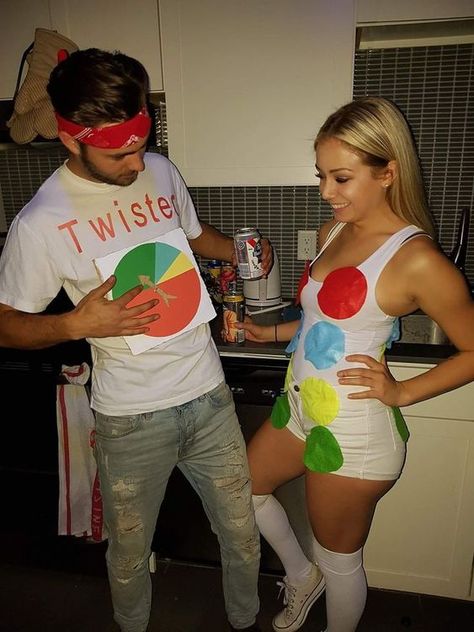 30 Cute And Unique Couples Halloween Costumes Ideas For 2024 - RecipeMagik Carnival Couple Costume, Unique Couple Halloween Costumes College, Partner Costumes Couple, 2000s Couples Costumes, Partner Costume, Easy Couple Costumes, Easy Halloween Costumes For Couples, Partner Costumes, All Black Halloween Costume