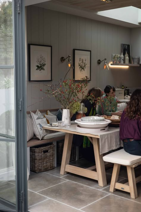 Old Kitchen Chairs Repurposed, Bonket Seating Dining Room, Temple House, Breakfast Spread, Open Plan Kitchen Dining Living, Cottage Dining Rooms, Arts Club, Townhouse Interior, English Interior