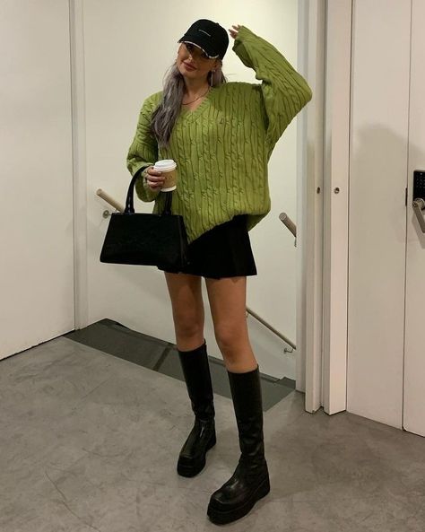 Y2k Fits, College Fits, Autumn Fits, Have A Great Weekend, Outfit Inspo Fall, School Outfit, Aesthetic Fashion, Autumn Winter Fashion, Fashion Inspo Outfits