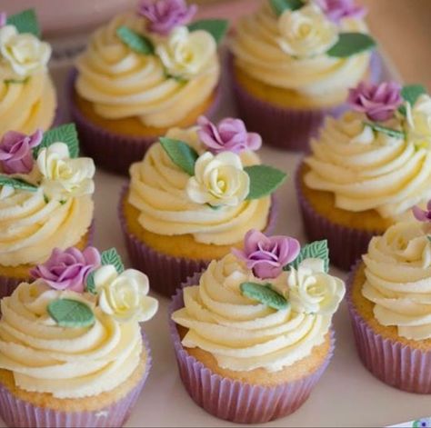 Tangled Cupcakes, Rapunzel Cupcakes, Rapunzel Birthday Cake, Tangled Theme, Rapunzel Cake, Tangled Birthday Party, Rapunzel Birthday, Rapunzel Birthday Party, Sweet Sixteen Birthday Party Ideas