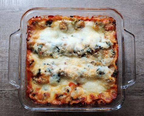 Kale Lasagna, Noodles Homemade, Mushroom Kale, Cheesy Lasagna, Plant Diet, Homemade Marinara Sauce, Homemade Comfort Food, Marinara Sauce Recipe, Lasagna Noodles