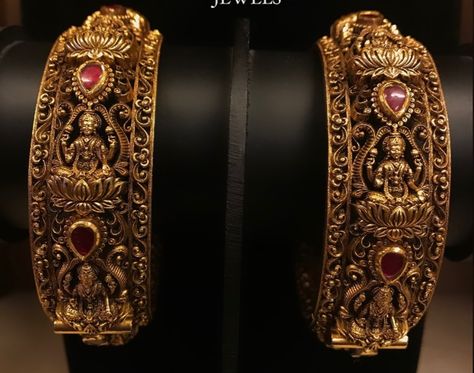 Lakshmi Bangles Gold, Antique Gold Bangles Design, Lakshmi Bangles, Polki Designs, Long Neckless, Indian Gold Necklace Designs, Antique Bangles, Gold Bangles Indian, Wedding Jewelry Sets Bridal Jewellery