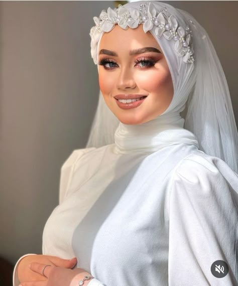 Veil Wedding Hijab, Bride Hijab Style, Bridal Hijab Styles, Bride Hijab, Hijabi Brides, Hijab Makeup, Wedding Dress Types, Wedding Dress Sketches, Muslimah Wedding Dress