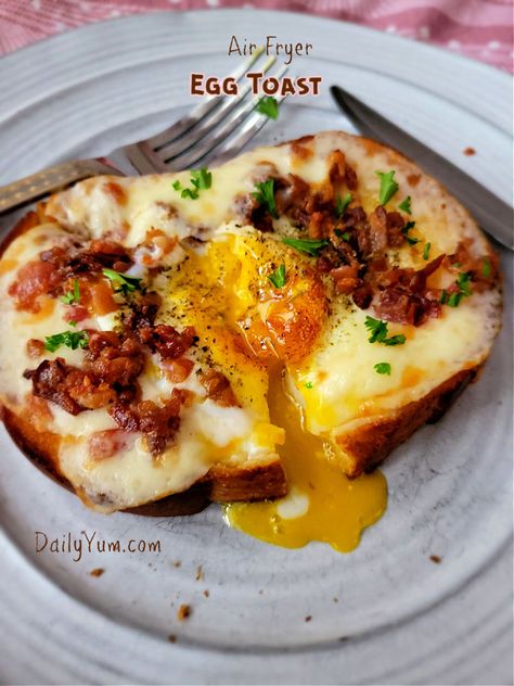 Looking for a quick, easy, and delicious breakfast? Look no further than air fryer egg toast! This recipe is perfect for busy mornings. Breakfast Bagel Recipe, Airfryer Breakfast, Daily Yum, Air Fryer Recipes Breakfast, Air Fryer Recipes Snacks, Cook Eggs, Air Fried Food, Air Fryer Oven Recipes, Airfryer Recipes