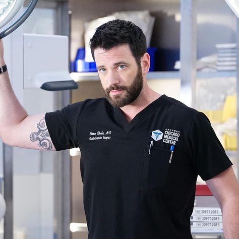 Colin Donnell as Dr. Connor Rhodes in Chicago Med Sarah Reese, Connor Rhodes, Med Doctor, Tommy Merlyn, Colin Donnell, Taylor Kinney Chicago Fire, Chicago Family, Chicago Shows, Male Actors