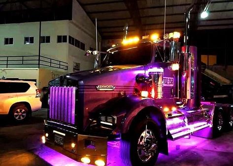 Trucks Colombia ® on Instagram: “Excelente fotografía 😎😍🚛🔥💯🇨🇴 #kw #kenworth #kenworthtruck #kenworthdelamontaña #kenwortht800 #t800  #Colombia #colombiatruck #truck #trucks…” Kenworth T800, Kenworth Trucks, Big Trucks, Buses, Trucks, Cars, On Instagram, Quick Saves, Instagram