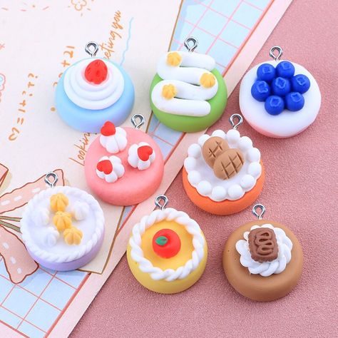 Clay Ideas Kawaii, Foam Clay Keychain, Clay Desserts, Food Clay Art, Clay Cake, Polymer Clay Kawaii Food, Clay Fruit, Tiny Clay Things, Polymer Clay Japanese Food