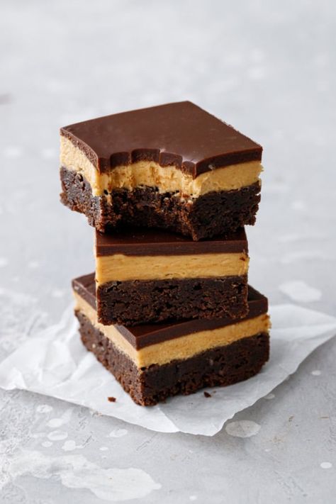 Milk Chocolate Brownie recipe with Peanut Butter and Milk Chocolate Ganache Chocolate Peanut Butter Ganache, Ganache Brownies, Peanut Butter Ganache, Unhealthy Recipes, Butter Ganache, Milk Chocolate Brownies, Chocolate Goodies, Bar Desserts, Milk Chocolate Ganache