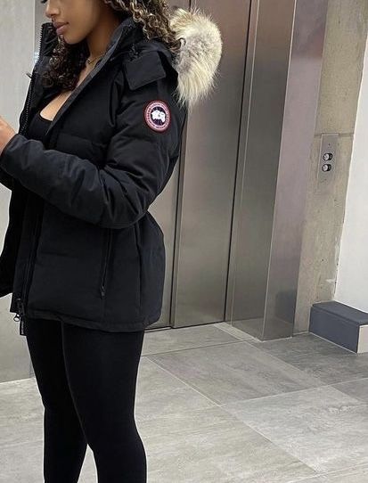 Black Canada Goose Jacket, Canada Goose Coat Woman, Canada Goose Jacket Aesthetic, Canada Goose Jacket Woman, Womens Moncler Jacket, Winter Coats Black Women, Canada Goose Jacket Outfit, Uk Baddie Aesthetic, Zavetti Canada Jacket Outfit