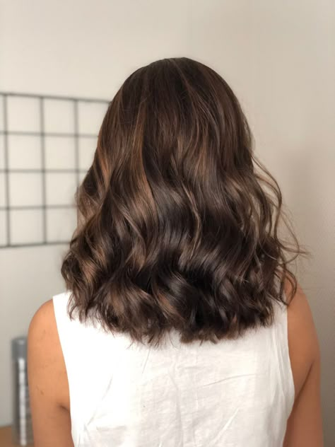 Mid Length Hairstyles Brown Hair, Medium Solid Brown Hair, Loose Curls Medium Length Hair Brown, Wavy Brunette Hair Medium, Mocha Brown Hair Short, Medium Length Brown Hair Curled, Medium Length Haircut Wavy Curls, Medium Length Haircut Fine Wavy Hair, How To Put Up Shoulder Length Hair