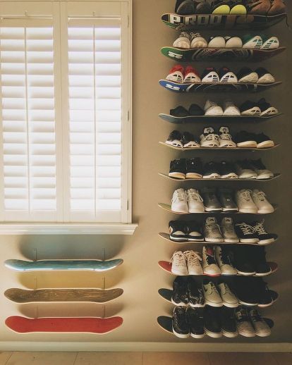 diy skateboard shelfs Rak Sepatu Diy, Skjulte Rum, Skateboard Shelves, Diy Shoe Rack Ideas, Skateboard Furniture, Skateboard Room, Koti Diy, Diy Shoe Storage, Diy Shoe Rack