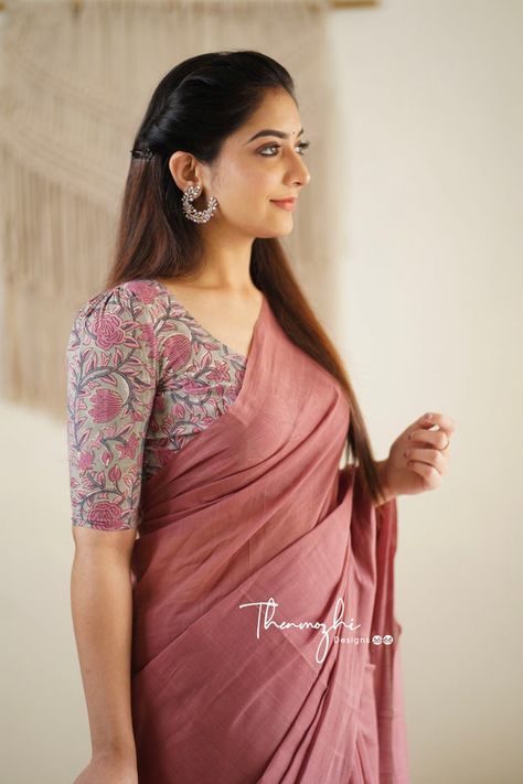 Plain Cotton Saree, Handloom Cotton Saree, Cotton Saree Blouse Designs, Cotton Blouse Design, Sarees For Girls, Simple Saree Designs, New Saree Blouse Designs, Cotton Saree Designs, Simple Sarees