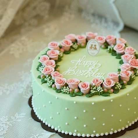 Pista Green Cake Design, 100 Cupcakes, Cake Designs For Kids, Cake Decorating Flowers, Decorate A Cake, Buttercream Cake Designs, Bake A Cake, Birthday Cake Decorating Ideas, Buttercream Cake Decorating