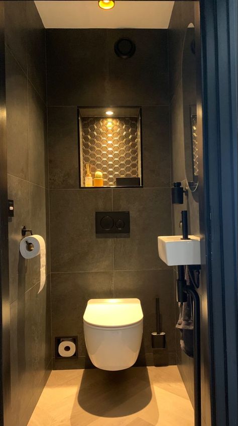 visgraatvloer X2O sanitairwinkel 👏🏼 Hotel Toilet Design, Hotel Chique Toilet, Wc Chic, Powder Bathroom Ideas, Toilet Hotel, Hotel Toilet, Toilet Design Modern, Small Toilet Design, Hanging Toilet