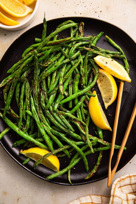 Quick & Easy Crispy Air Fryer Green Beans Green Beans Air Fryer, Beans Air Fryer, Haricot Verts Recipe, Leftover Green Beans, Air Fryer Green Beans, Crispy Green Beans, Homemade Green Bean Casserole, Southern Greens, Freeze Greens