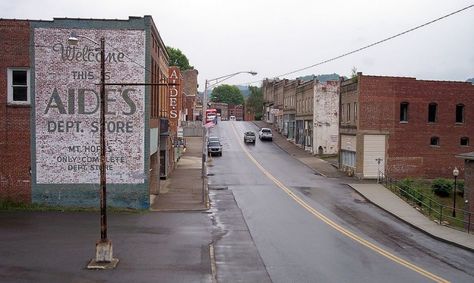 11 Tiny Towns In West Virginia Where HUGE Things Happened Rural Horror, West Virginia Aesthetic, Appalachia Aesthetic, Hope Deferred, Bluefield West Virginia, Elkins West Virginia, Towns In West Virginia, Travel Virginia, West Virginia Travel