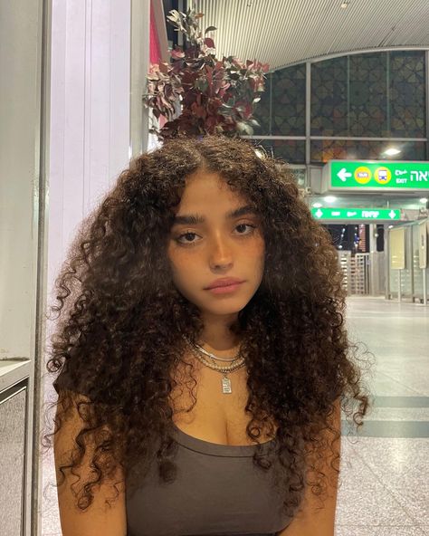 Polynesian, curly hair Curly Hair Cuts Long, Hair Cuts Long, Mixed Curly Hair, Golden Trio, Women Skin, Hairdos For Curly Hair, Beautiful Curls, Curly Hair Inspiration, Curly Girl Hairstyles