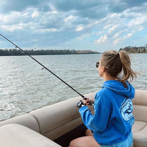 Country Girl Aesthetic, Boat Photography, Hunting Girls, Fishing Girls, Country Music Stars, Summer 24, Summer Dream, Lake Life, Music Star