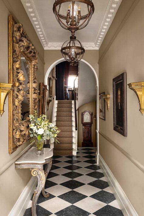 15\. Henry's Townhouse, Marylebone London House Interior, Living Room Designs Apartment, English Townhouse, Victorian Hallway, Hotels In London, Aesthetic Interior Design, Townhouse Interior, Victorian Townhouse, London Townhouse