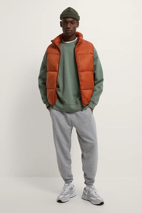 Puffer Vest Outfit Men, Outfits Puffer Vest, Men Jordans, Fall Outfits For Men, Vest Outfits Men, Mens Fall Outfits, Puffer Vest Outfit, Mens Puffer Vest, Guy Outfits