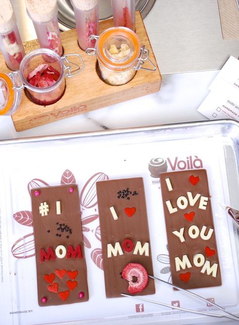 Mother Day Chocolate Ideas, Customized Chocolate Bars, Designer Chocolate Bars, Chocolate Bark Candy, Chocolate Box Cake, Custom Chocolate Bars, Mothers Day Chocolates, Homemade Chocolate Bars, Personalized Chocolate Bars