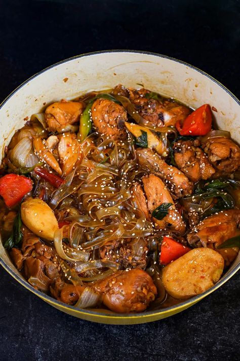 Korean Recipes With Chicken, Jeyuk Bokkeum Recipe, Soy Braised Chicken, Korean Chicken Dishes, Jjimdak Recipe, Korean Chicken Stew Recipe, Spicy Chicken Stew Recipe, Korean Braised Chicken, Korean Chicken Stew