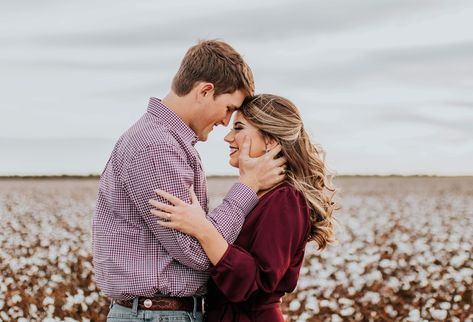 Couple Cotton Field Pictures, Fall Cotton Field Family Pictures, Cotton Feild Pics, Cotton Family Pictures, Cotton Field Engagement Pictures, Cotton Field Photoshoot Family, Cotton Field Family Pictures Outfits, Cotton Field Family Pictures, Cotton Field Photoshoot