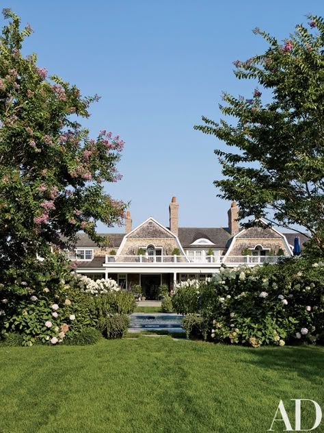 This Hamptons Getaway Is Designed for Outdoor Living - Architectural Digest Summer Life Aesthetic, Hamptons Trip, Hamptons Estate, Hamptons Mansion, The Hamptons Houses, East Hampton Houses, Hamptons Interior Design, Hampton Homes, Hamptons Vacation