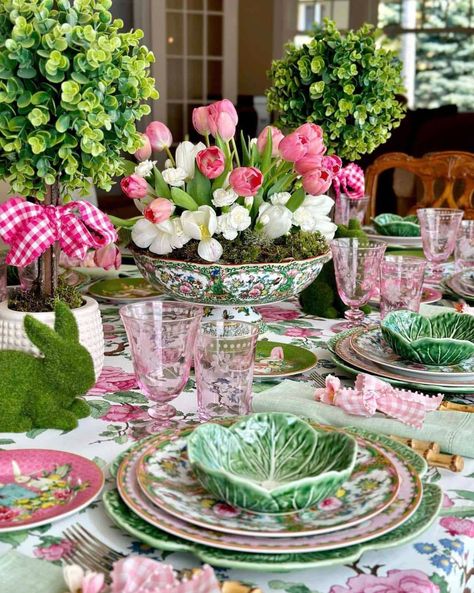 22 Easter Table Settings And Centerpieces For Stunning Spring Decor Easter Craft For Preschool, Easter Hunt Ideas, Easter Party Ideas For Kids, Easter Gifts For Toddlers, Easter Crafts For Preschoolers, Preschool Easter Crafts, Kids Easter Table, Easter Baskets Ideas, Easter Hosting