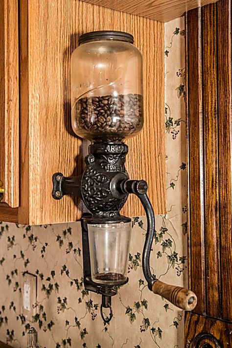 Manual Coffee Grinders - The struggle is over. You don't have to look for it anymore. Just get it from here by clicking on the link. Coffee Grinder Vintage, Retro Kitchen Appliances, Siphon Coffee, Antique Coffee Grinder, Burr Coffee Grinder, Coffee Grinders, Manual Coffee Grinder, New Interior Design, Everything But The House