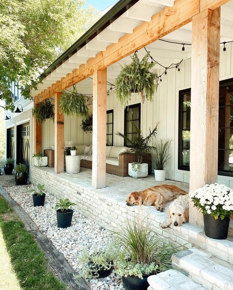 Who wants summer to slow down? 🙋🏽‍♀️ How is it almost the end of July?! | Instagram Front Doors For Barndominium, Brick Porch, House Front Porch, Porch Sitting, Porch Columns, Farmhouse Landscaping, Farmhouse Front Porches, Farmhouse Porch, Casa Exterior