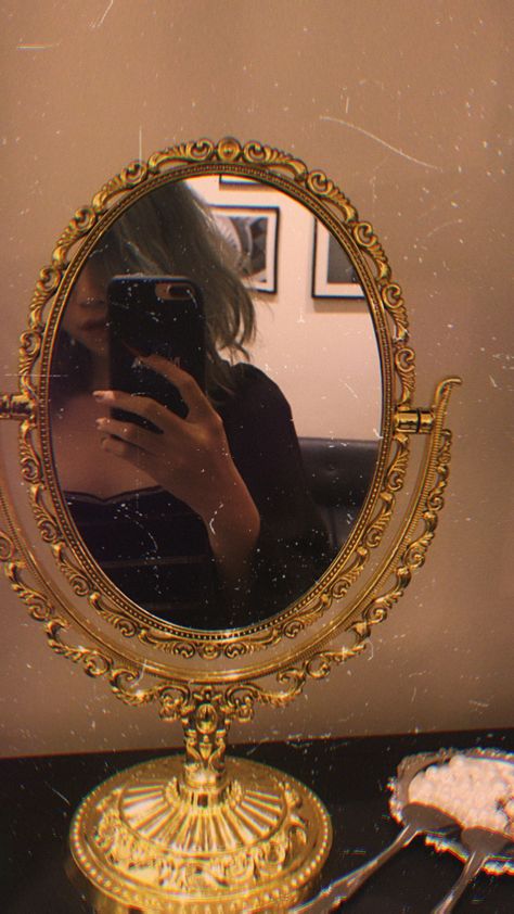 Vintage Mirror Selfie, Mirror Selfie Idea, Indian Jhumka, Pretty Vibes, Selfie Inspo, Vintage Mirror, Brown Girl, Mirror Selfie, Mirror