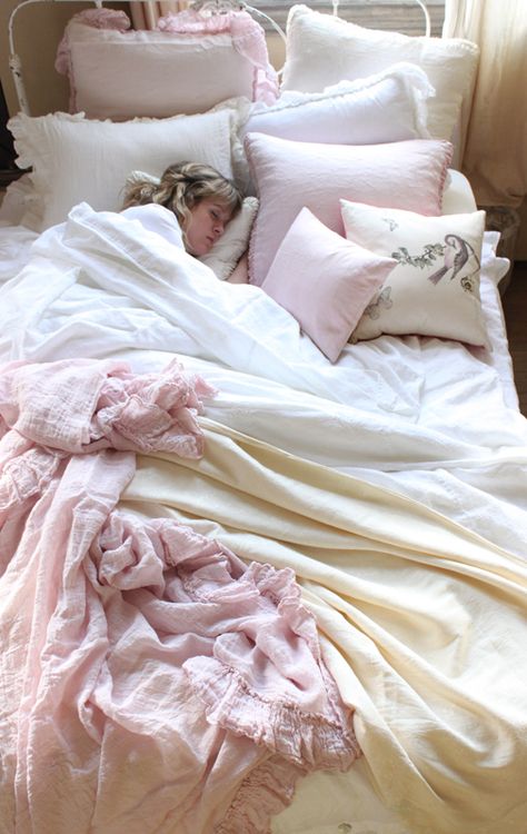 Bed linen White Lace Dresses, September Mood, To Holland, Lovely Sunday, Rachel Ashwell, House Room, Pink Accents, Room Inspiration Bedroom, Aesthetic Bedroom